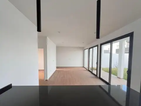 Casa 2 ambientes con 2 baños