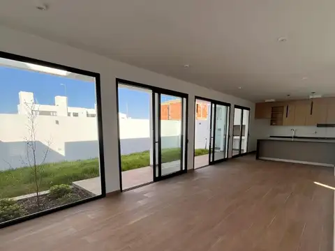 Casa 2 ambientes con 2 baños