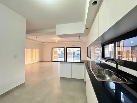 Casa en Venta en Pilar Del Este, USD 188.000