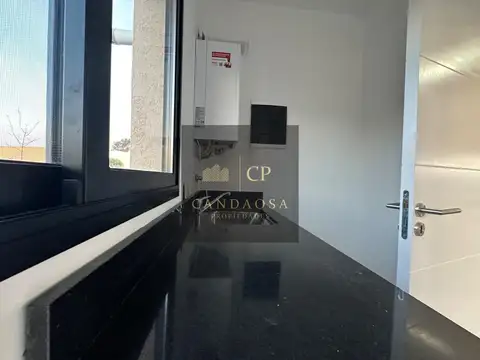 Casa 4 ambientes con 3 baños