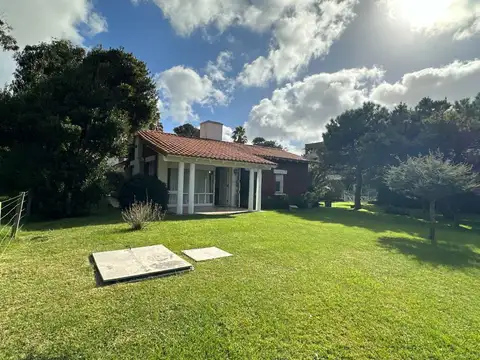 Venta Casa Pinamar en Lote Comercial — La Marejada