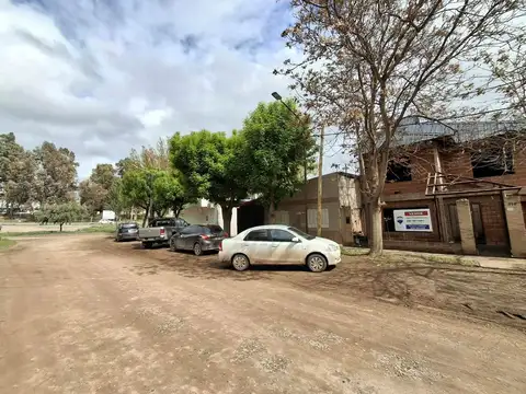 SE VENDE CASA A TERMINAR CON QUINCHO EN CENTENARIO