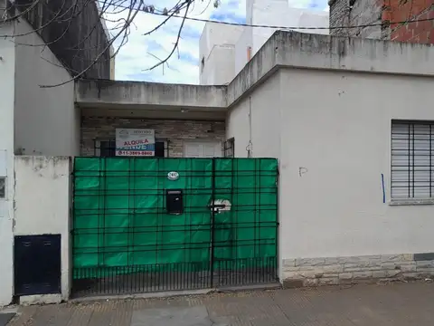 ALQUILER - CASA 3 AMB. - COCHERA - PATIO - LUZURIAGA