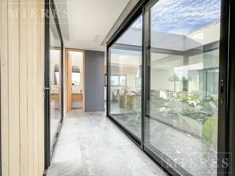 Casa 3 ambientes con 2 baños