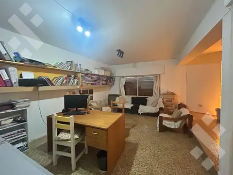 Casa 6 ambientes con 2 baños