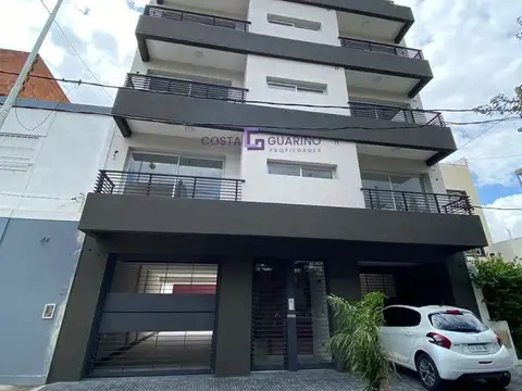 Excelente departamento de 2 ambientes en 3º piso al frente con balcón y terraza