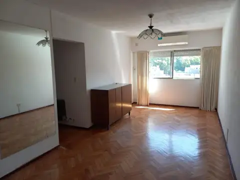Hermoso Dpto. de 4 ambientes, a 3 Cdras. Pza. San Martin