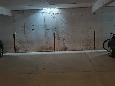 COCHERA CENTRICA CON  PORTON ELECTRICO