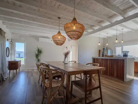 VENTA CASA 4 AMB CON PILETA EN BARRIO LA CERCANÍA