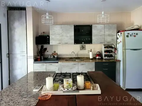 Casa en Venta con 5 cocheras