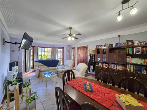 Casa 3 ambientes con 2 baños