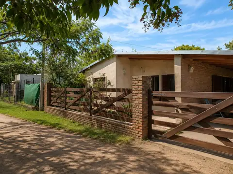 VENTA CASA 1 DORMITORIO, COCHERA. ANDINO