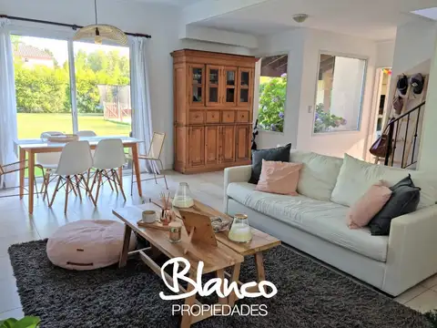 Casa en Venta con 3 cocheras