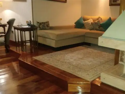 EXCELENTE PISO CON COCHERA PARA 3 AUTOS CASI UNA CASA 216 m2