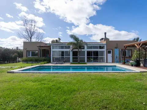 Casa 5 ambientes con 3 baños