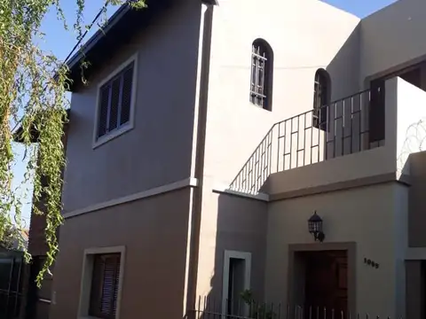 Casa en Venta con 2 cocheras