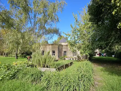 Casa 8 ambientes con 4 baños
