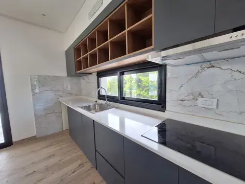 Casa 5 ambientes con 2 baños