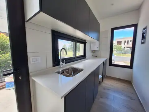 Casa en Venta en El Cantón - Barrio Islas, USD 420.000