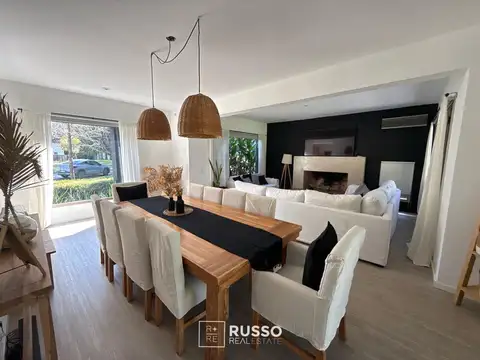 Casa en Venta con 2 cocheras