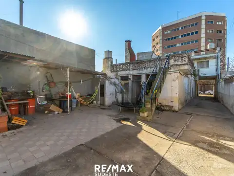 Casa en Venta con 8 cocheras