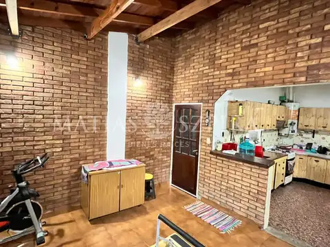 Casa 5 ambientes con 2 baños