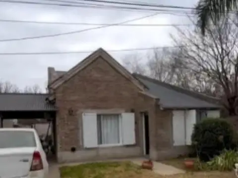 Casa en venta - 3 Dormitorios 1 Baño - Capitán Sarmiento