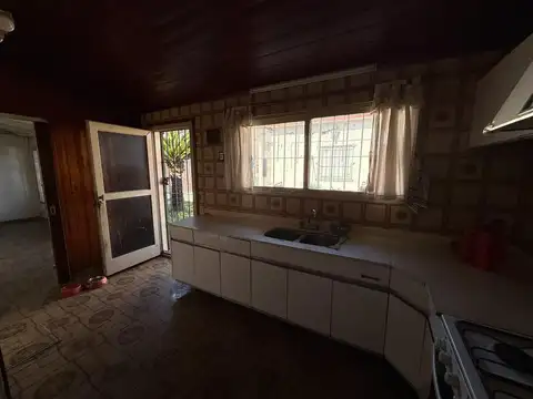 Casa 3 ambientes con 1 baño