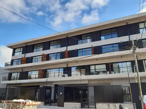 Vicente López - Amplia cochera descubierta en Planta Baja 