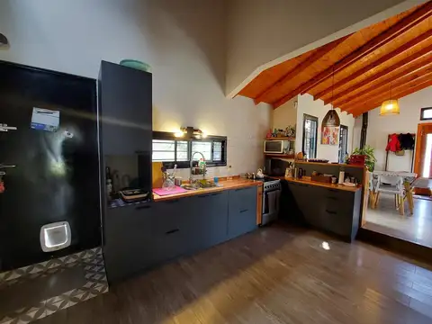 Casa 3 ambientes con 2 baños