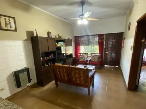Casa en Venta con 3 cocheras