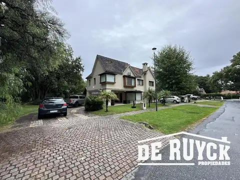 Casa 4 ambientes con 4 baños