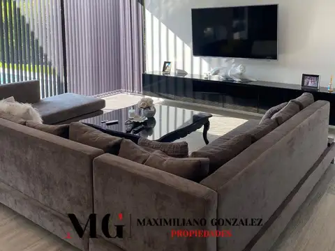 Casa 7 ambientes con 4 baños