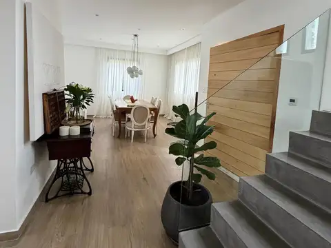 Casa 5 ambientes con 2 baños