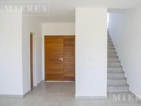 Casa en Alquiler en Pilar del Este - Santa Lucia, USD 1.350