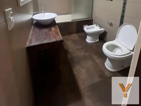 Casa en alquiler - 2 Dormitorios 1 Baño - Berazategui