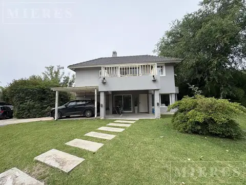 Casa 5 ambientes con 4 baños