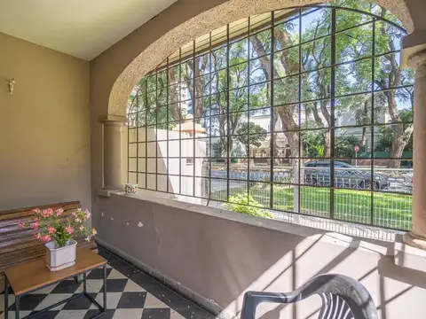 Casa 6 ambientes con 2 baños