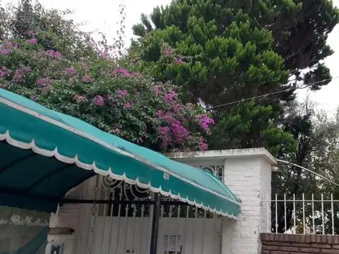 Local en Venta en Isidro Casanova, USD 220.000