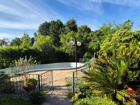 VENTA CASA PARQUE SAKURA – QUINTA CON PARQUE, PILETA Y PARRILLA