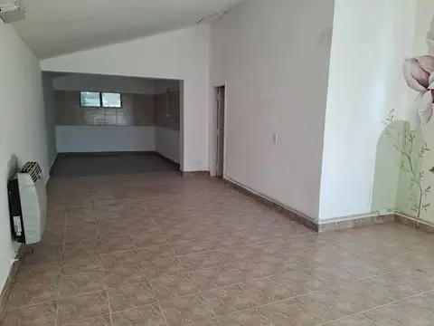 Local comercia en Dina Huapi, sobre colectora.