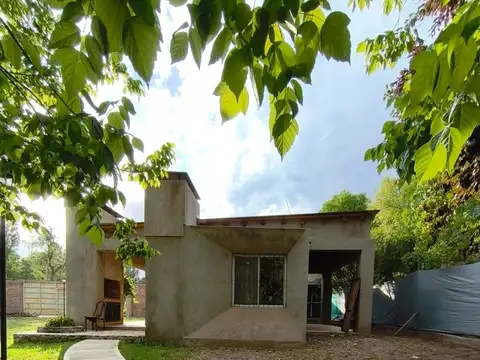 CASA EN VENTA EN VISTALBA (LIMITE LAS COMPUERTAS)