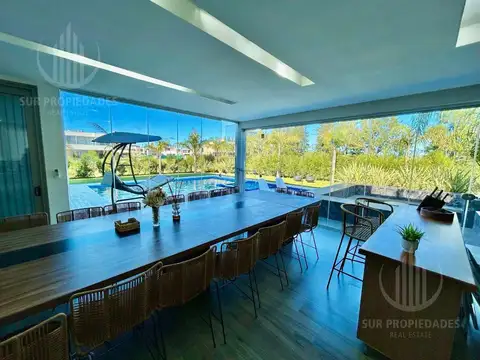 Casa 6 ambientes con 5 baños