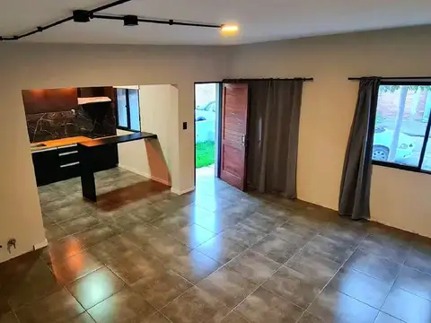 Casa 6 ambientes con 1 baño