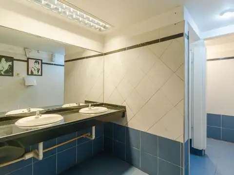 Alquiler Local Comercial sobre Arocena 876 m2