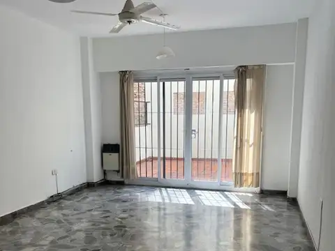 Pasteur 100, Piso 2