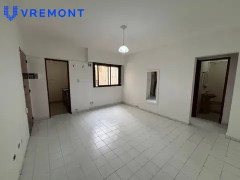 Departamento de 2 ambientes en alquiler. Balvanera, Av. Belgrano 2300.