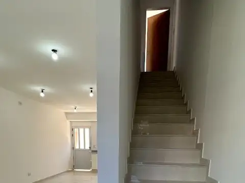 DUPLEX A ESTRENAR. 2 DORMITORIOS CON PATIO