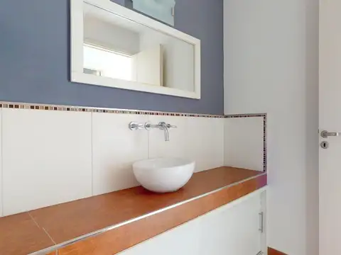 Oficina 7 ambientes con 2 baños