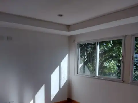 Casa 6 ambientes con 2 baños
